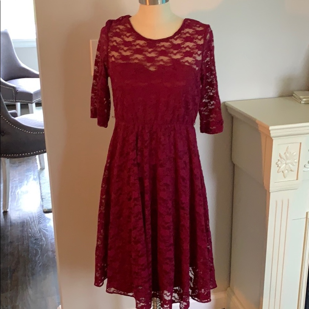 Lace maternity dress